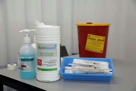 הכנות למבצע החיסונים בבית החולים שיבא // צילום: גדעון מרקוביץ'