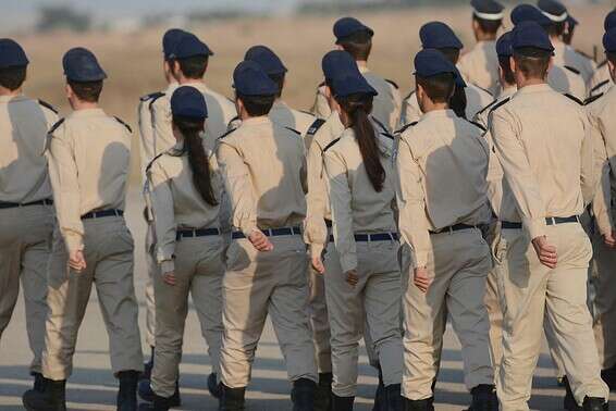 חיילי קורס טיס בבסיס חצרים, ב-2016 // צילום: דודו גרינשפן