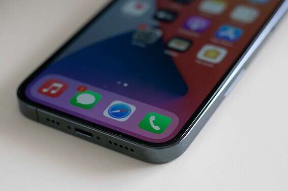 אייפון 12 פרו // צילום: ינון בן שושן