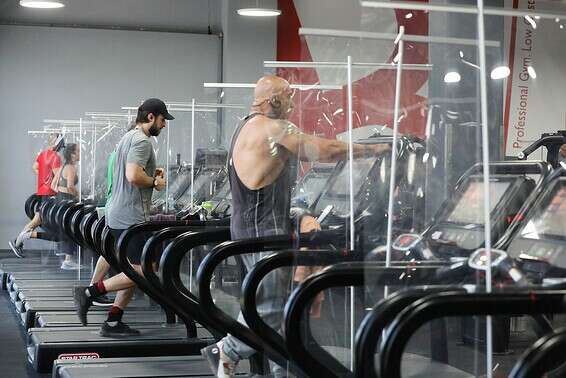 חדרי כושר. מותרת כניסה לבעלי תו ירוק בלבד