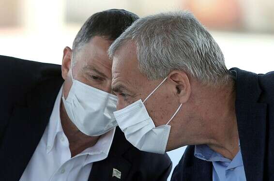 שר הבריאות אדלשטיין ופרופ' נחמן אש // צילום: גדעון מרקוביץ'