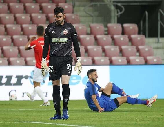 אוהד לויטה מהורהר. טעות שגרמה לגול // צילום: דני מרון