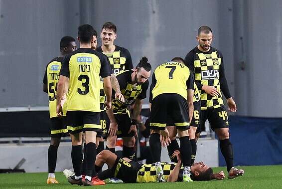 בית"ר ירושלים חוגגת במושבה // צילום: דני מרון