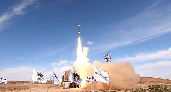 שיגור של שרביט קסמים, "קלע דוד" // צילום ארכיון: מנהלת חומה במשהב"ט