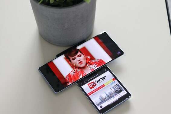 לצפות בווידאו ולגלוש באינטרנט // צילום: ינון בן שושן