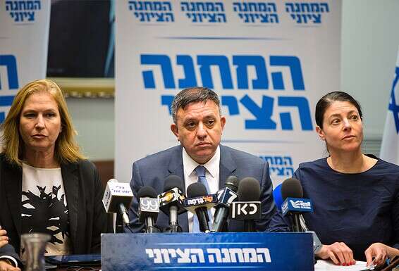 "במפלגת העבודה היה תמיד קאדר מזרחי". עם אבי גבאי וציפי לבני ב־2017 // צילום: דודי ועקנין