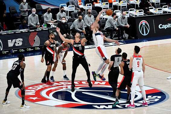 נכנעו לטריילבלייזרס // צילום: USA TODAY Sports