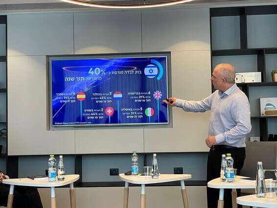 דודו מזרחי, מנכ"ל בזק, במסיבת העיתונאים הבוקר // צילום: ינון בן שושן