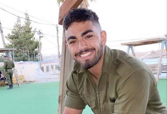 אריאל ז"ל בצבא. חלם להיות קצין ורצה להפתיע את אמו ברגע שיידע את מועד הקורס