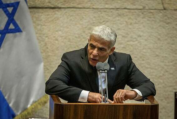 מופע אירוני. יאיר לפיד // צילום: אורן בן חקון