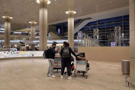 ישראלים ששבו ארצה, בנתב"ג, לפני כשבועיים // צילום: גדעון מרקוביץ'