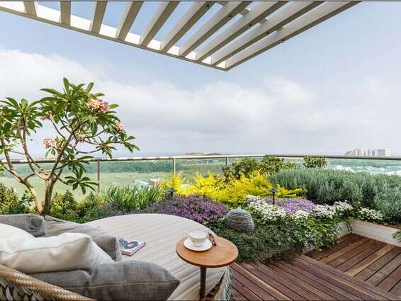 עיצוב נוף: כרכום. מעצבת פנים: פנינית שרת אזולאי // צילום: עמית גירון