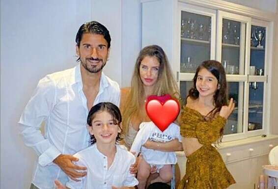 משפחת רפאלוב משוויצה באינסטגרם: עם אשתו גל והילדים מיה, אלסנדרה ואדריאן