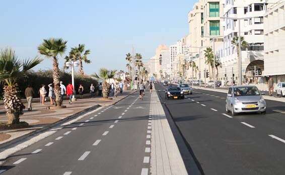 הטיילת של תל אביב // צילום: אילן קוסטיקה, ויקיפדיה