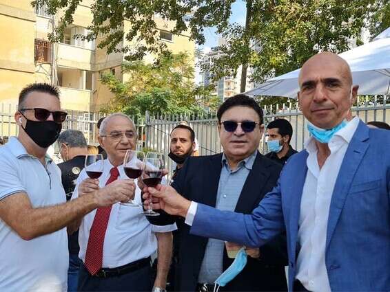 הרמת כוסית. העבודה הקשה השתלמה // צילום: יח"צ