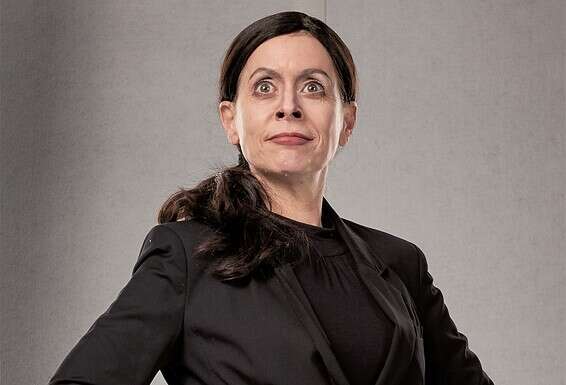 אני מתרגמת לעצמי איפה הקריקטורה. עלמה זק כמרב מיכאלי