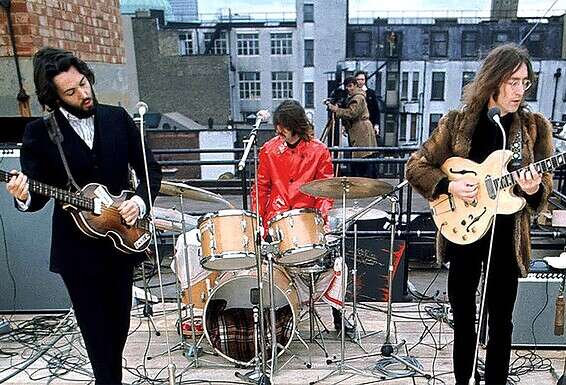 ההופעה המפורסמת על גג בניין מטה אפל בלונדון, 30 בינואר 1969 - האחרונה של הביטלס ביחד. אפילו החברים עצמם הופתעו לגלות עד כמה הם נשמעו מעולה