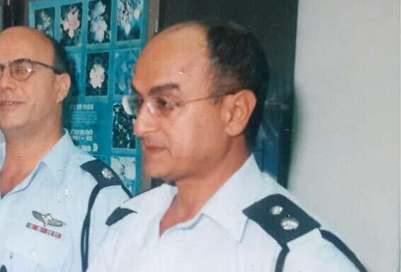 מוטי נפתלי כסגן ניצב במשטרה