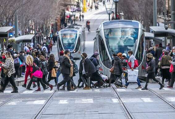 בדרך לשימוש מינימלי? תחבורה ציבורית בירושלים // צילום: אורן בן חקון