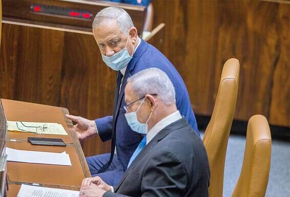הסיכויים לפשרה כמעט אפסו. רה"מ נתניהו ורה"מ החליפי גנץ // צילום: אורן בן חקון