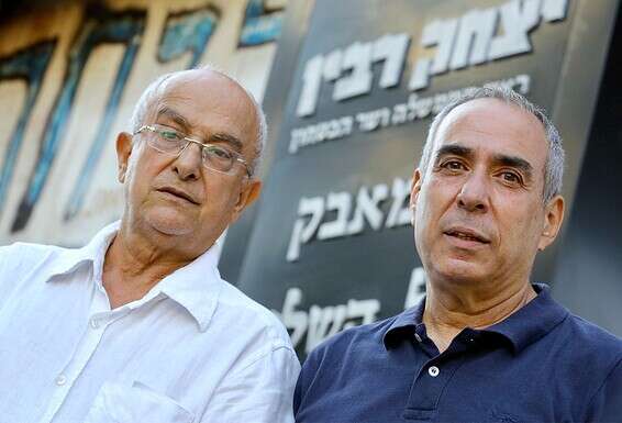 "במהלך החקירה, ההכרה של הרצח חלחלה בעמיר, מבחינתו הוא ניצח". יורם בן הרוש (מימין) ומוטי נפתלי // צילום: אורן כהן