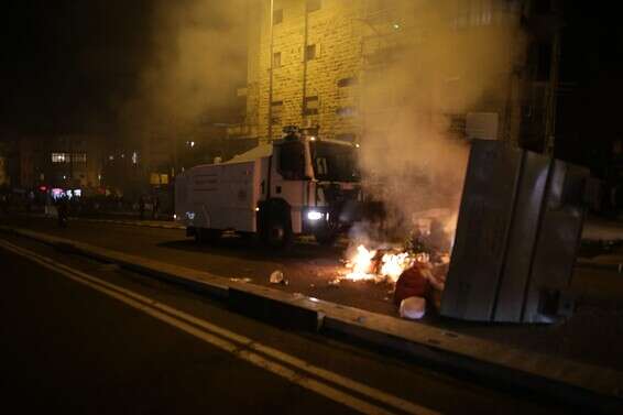 מחאת החרדים בירושלים, הערב // צילום: אורן בן חקון