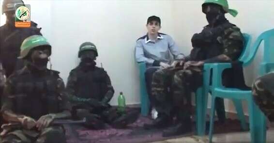 גלעד שליט בידי אנשי חמאס