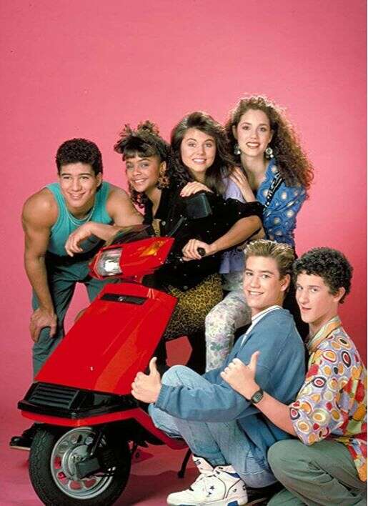 חשף פרטים על חבריו. שחקני "הצלצול הגואל" (סקריץ' הכי ימני מלמטה)