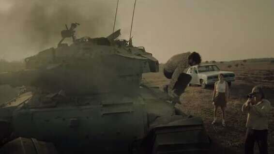 היוצרים התאהבו בסיפור שהמציאו לעצמם. "שעת נעילה" // צילום: מתוך הפרק