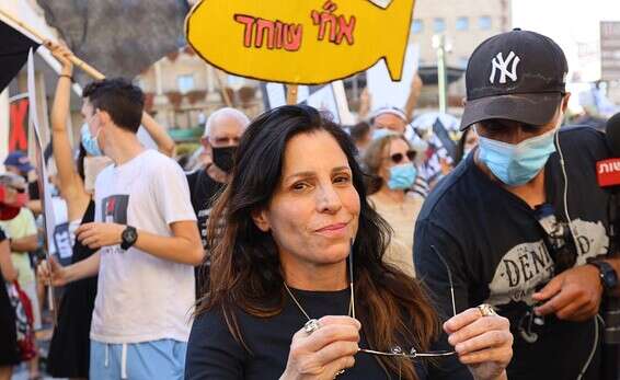 לא מאמינה בקורונה. אורנה בנאי // צילום: קוקו