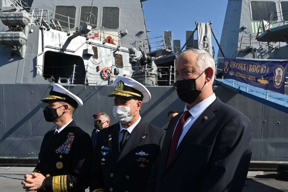 גנץ בביקור בספינה האמריקנית , אלעד מלכה/משרד הביטחון
