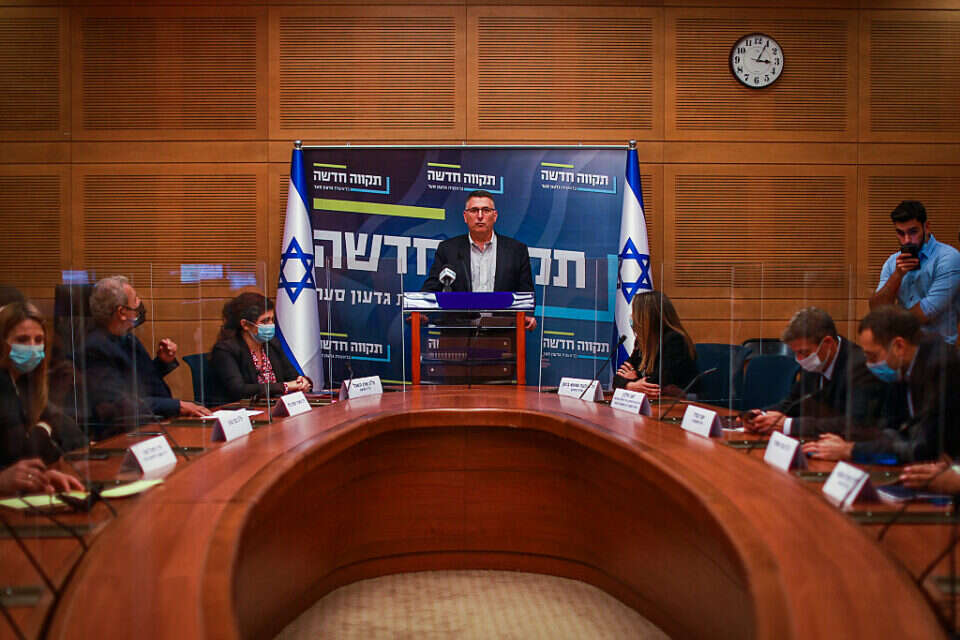 ישיבת הסיעה של תקווה חדשה. גם זהות המציעים והאינטרסים שלהם מטילים צל על ההצעה , אורן בן חקון