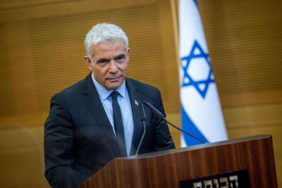 שר החוץ יאיר לפיד , אורן בן חקון