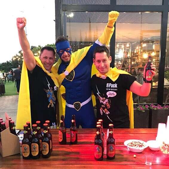 אייל נועם ומידד רם - בירת "סיקס פאק" // צילום: באדיבות המצולמים