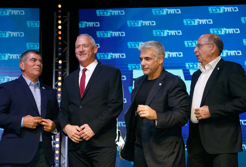 כחול לבן נגד שחיתות- עד שזה מגיע לשותפים פוטנציאליים להפלת נתניהו // צילום: גדעון מרקוביץ' ,