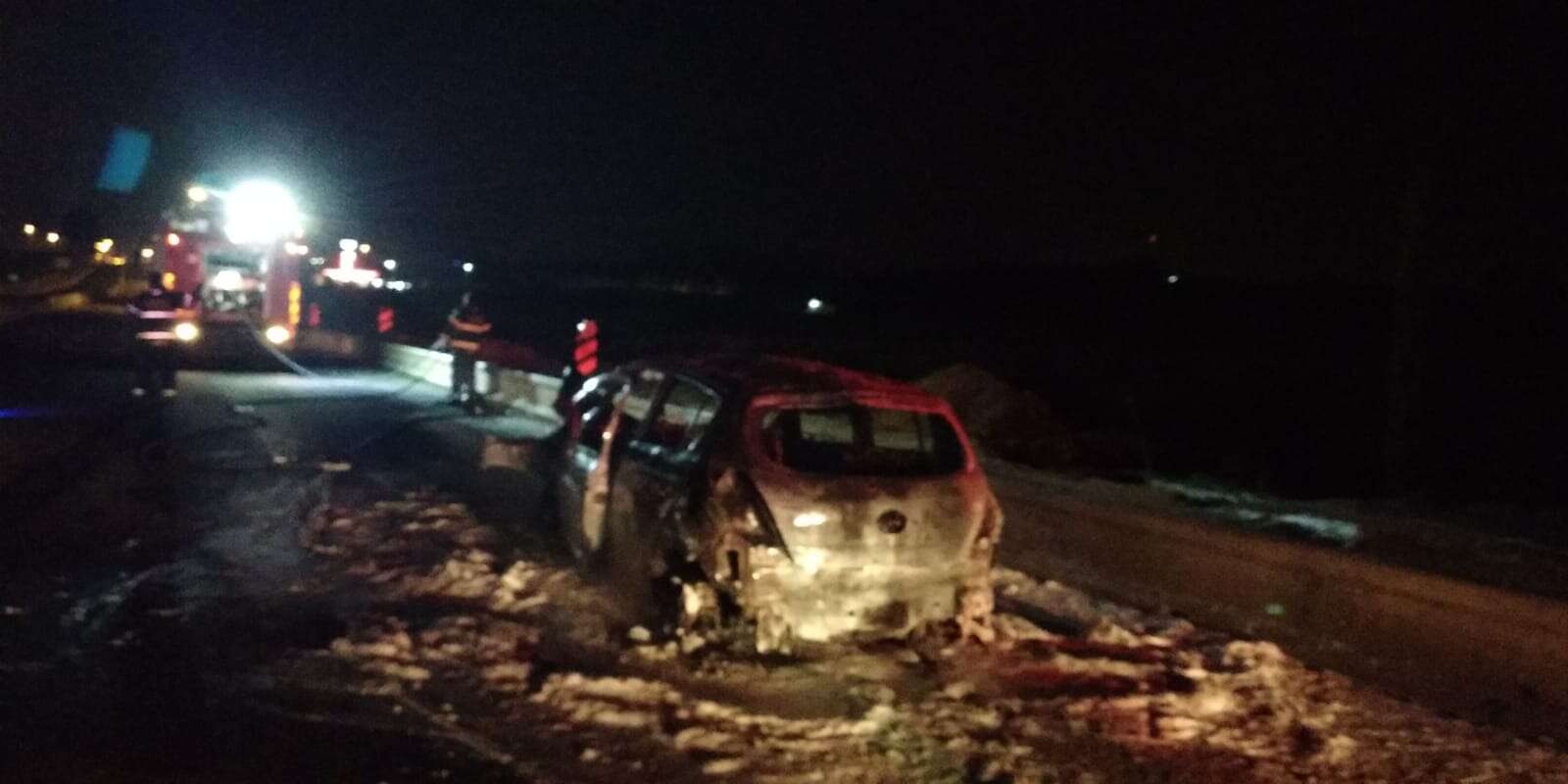 בן 30 פונה לבית החולים מאיר בכפר סבא עם חבלה רב מערכתית // צילום: מד"א // הגבר אותר דקור ברכבו שהתנגש במשאית בכביש 4 // צילום: מד"א ,
