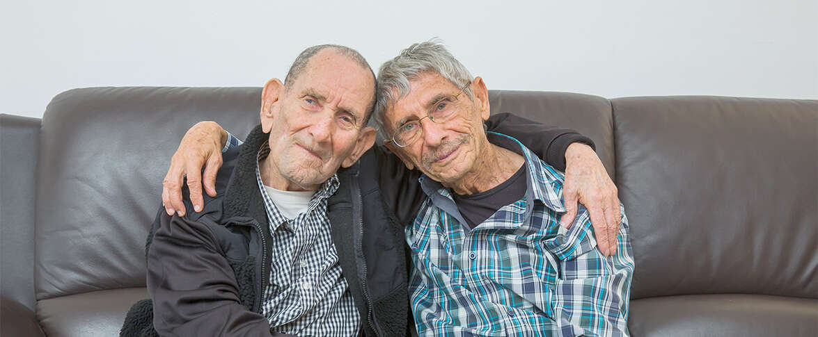 אריה איתמר (מימין) ושרלו, היום // צילום: יהושע יוסף // אריה איתמר (מימין) ושרלו, היום ,