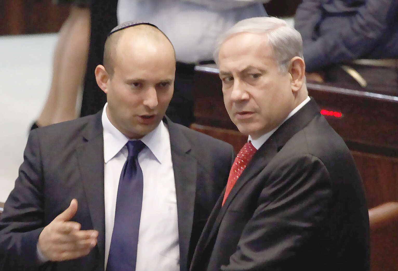 שניהם יודעים - לא כל מי שאומר בסקרים שיצביע לימין החדש, אכן יעשה זאת. נתניהו ובנט // צילום ארכיון: אורי לנץ // שניהם יודעים - לא כל מי שאומר בסקרים שיצביע לימין החדש, אכן יעשה זאת. נתניהו ובנט ,