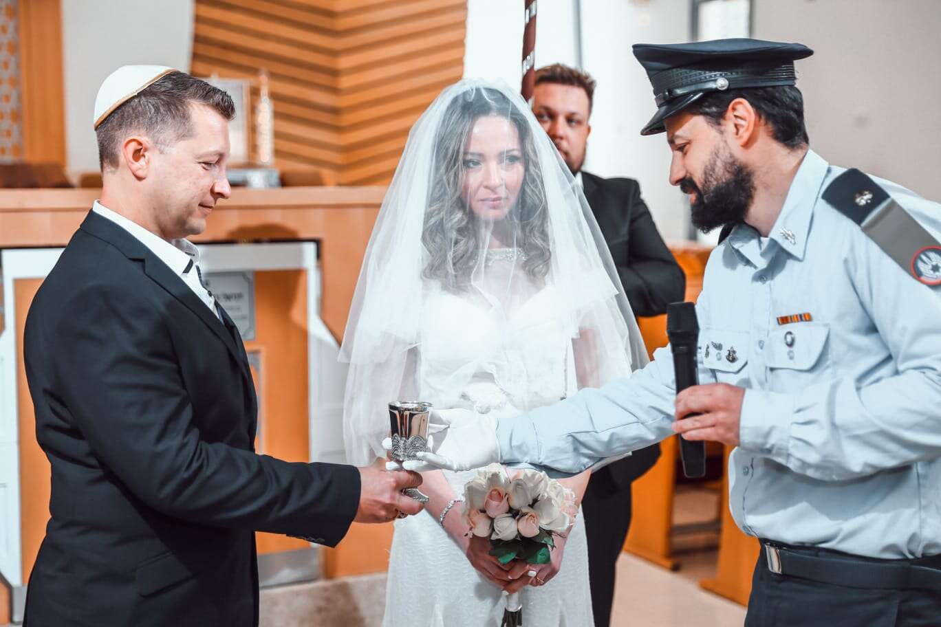 החופה המרגשת של רס"ן אלכס ורעייתו // צילום: באדיבות חיל האוויר ,