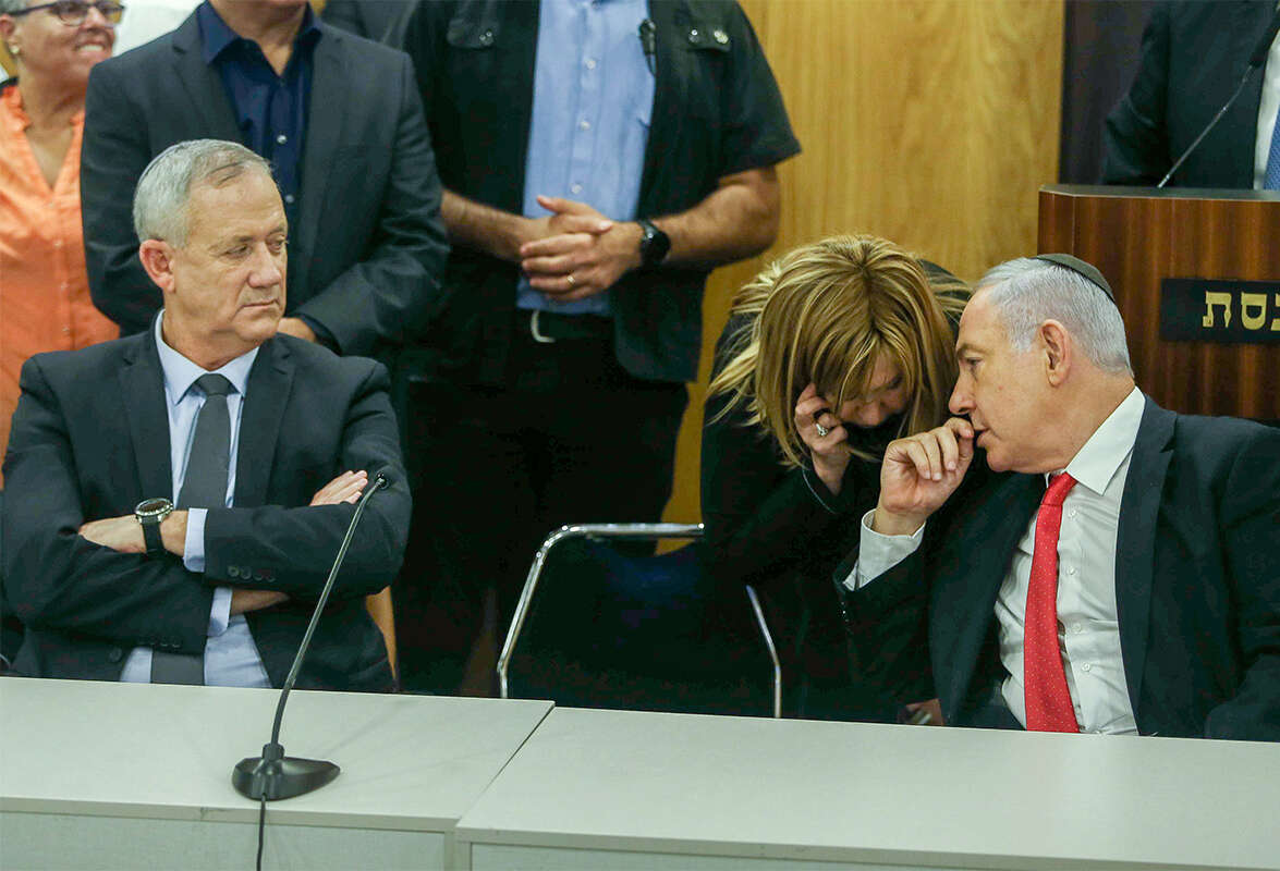 למרות חוסר האמון הכללי - נהגו בכבוד זה לזה. נתניהו וגנץ // צילום: אורן בן חקון // למרות חוסר האמון הכללי - נהגו בכבוד זה לזה. נתניהו וגנץ ,
