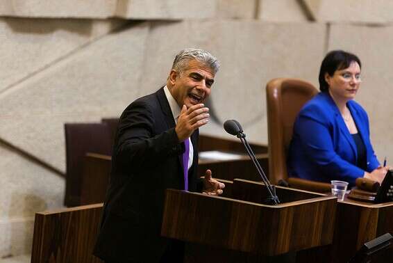 יאיר לפיד על דוכן הכנסת // צילום: דודי ועקנין