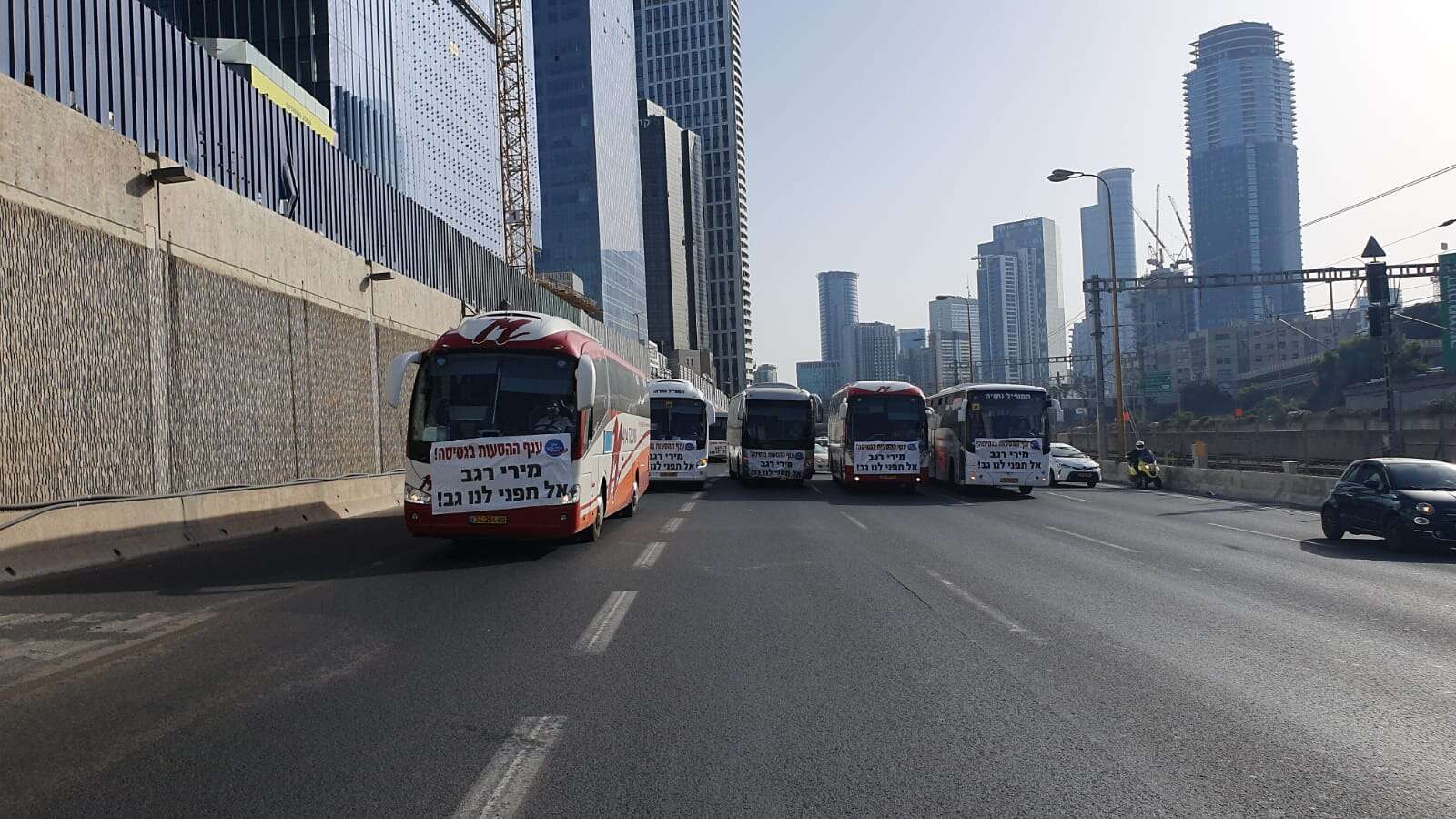 מחאת נהגי ההסעות הפרטיות בנתיבי איילון, הבוקר // מחאת נהגי ההסעות הפרטיות בנתיבי איילון, הבוקר ,