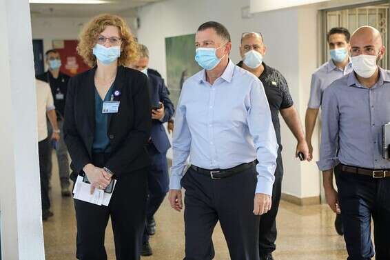 שר הבריאות בתדרוך בביה"ח וולפסון // צילום: שלומי יוסף