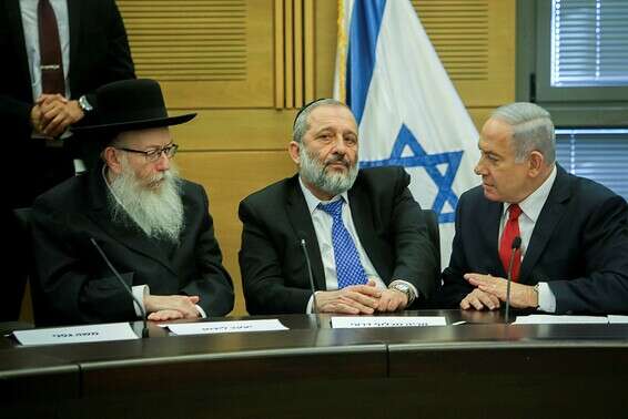 נכנע לחרדים? // צילום: אורן בן חקון - ארכיון