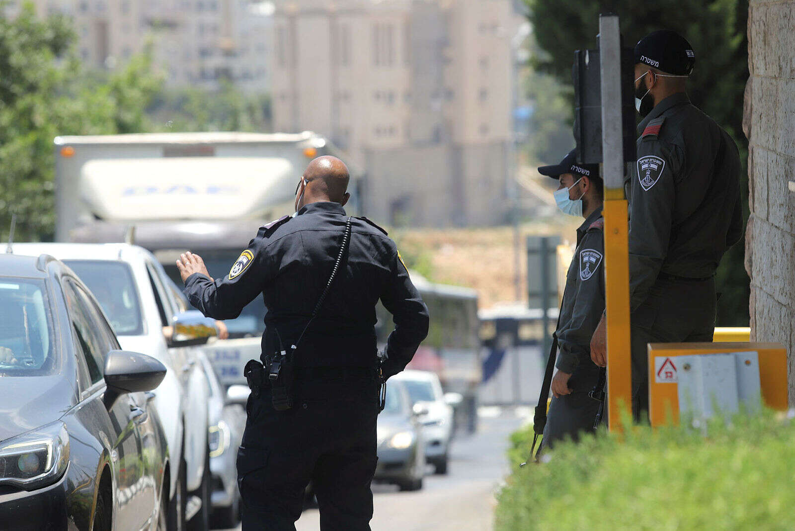 הכניסה והיציאה הראשית בעיר ביתר עלית תחת פיקוח משטרה // צילום: יהונתן שאול // סגר בעיר ביתר עילית ,