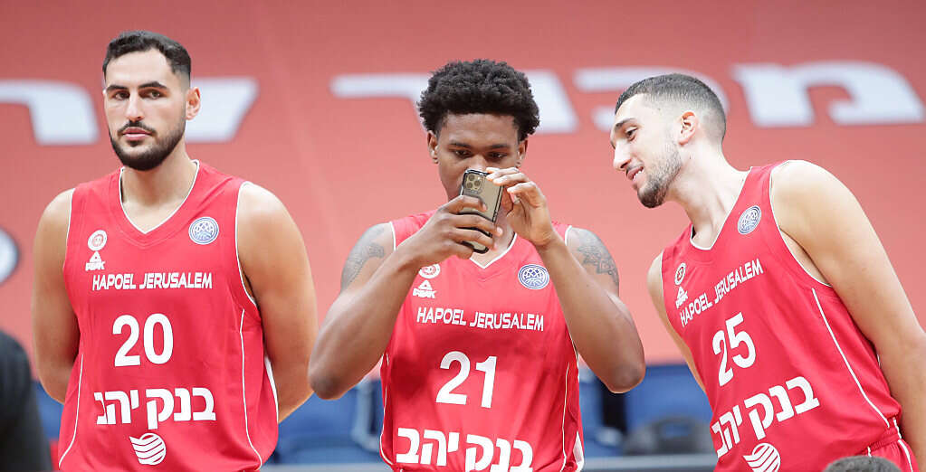 צילום: דני מרון // שחקני הפועל ירושלים. יצליחו לחזור לכושר במאני-טיים? ,