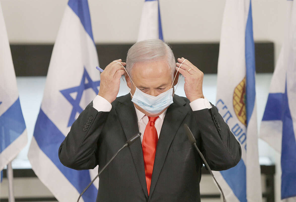 תעתועי הנגיף עושים את שלהם גם בנוגע לדרך קבלת ההחלטות. נתניהו // צילום: אלכס קולומויסקי // תעתועי הנגיף עושים את שלהם גם בנוגע לדרך קבלת ההחלטות. נתניהו ,