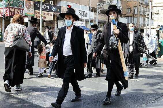 מתריעים מתוך דאגה לשלום הציבור. תושבים בבני ברק, אתמול // צילום: קוקו