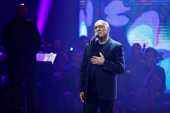 שלומי שבת בהופעה בתל אביב, בשנה שעברה // צילום: יחסי ציבור