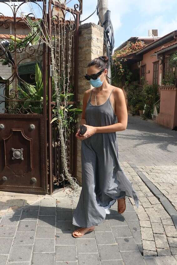 שונאים את הקורונה, אוהבים שאת איתנו // צילום: ניר פקין